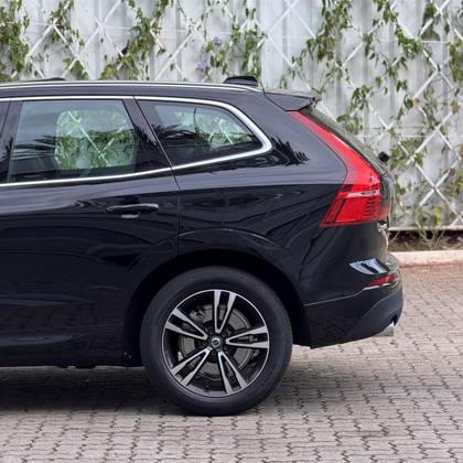 VOLVO XC60 2.0 D5 DIESEL MOMENTUM AWD GEARTRONIC VOLVO XC60 2.0 D5 DIESEL MOMENTUM AWD GEARTRONIC